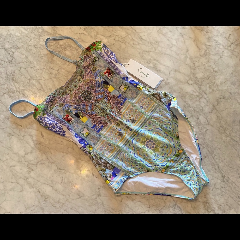 NWT CAMILLA Swim Moulded Plunge Cup